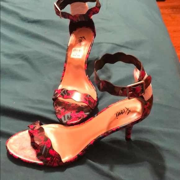 Heels - Picture 3 of 3